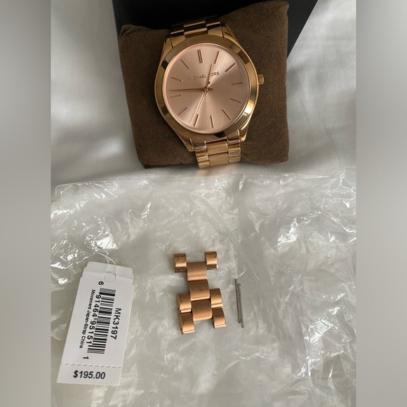 Rose gold Michael Kors watch - Picture 8 of 9